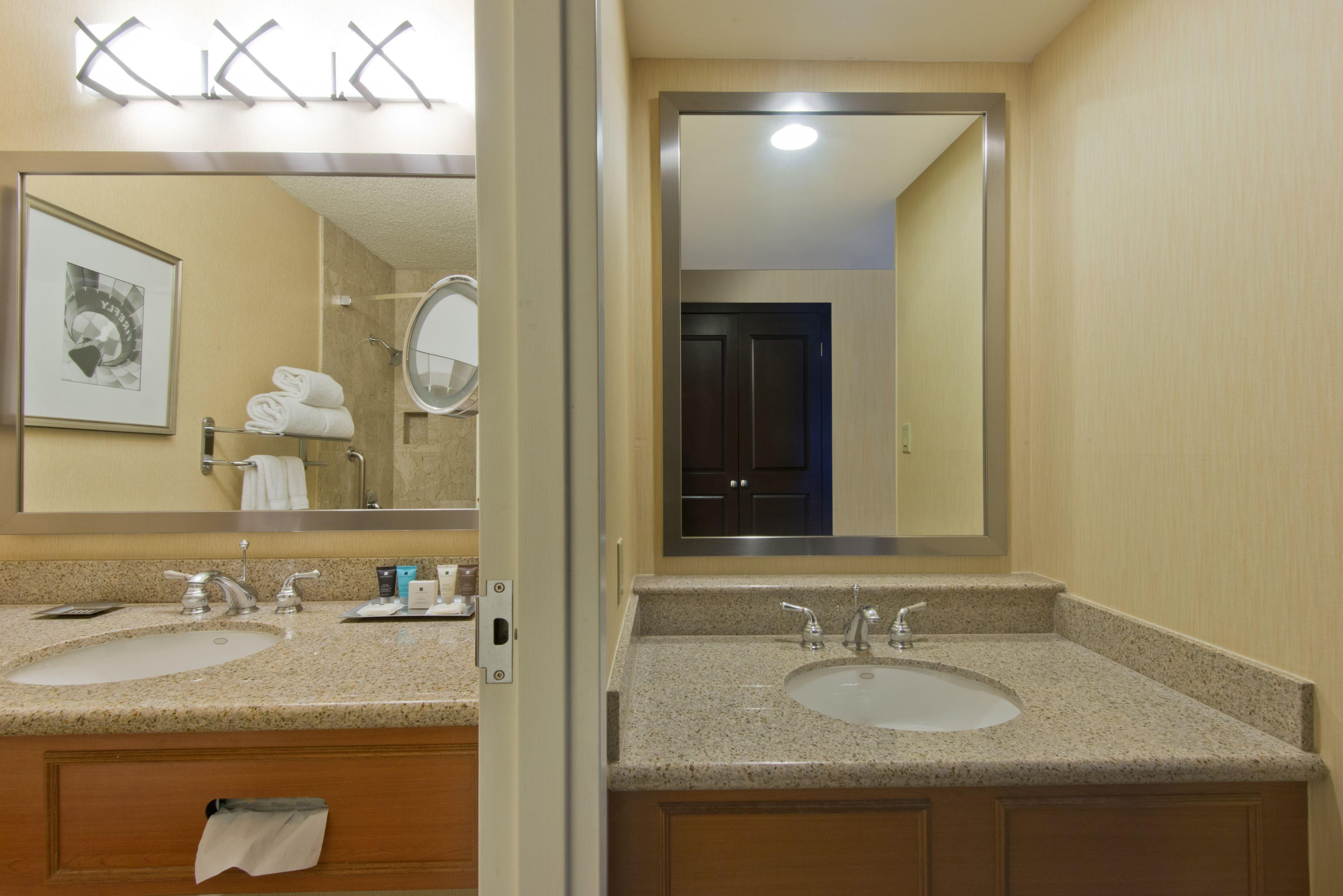 Отель Albuquerque Crowne Plaza By Ihg Экстерьер фото