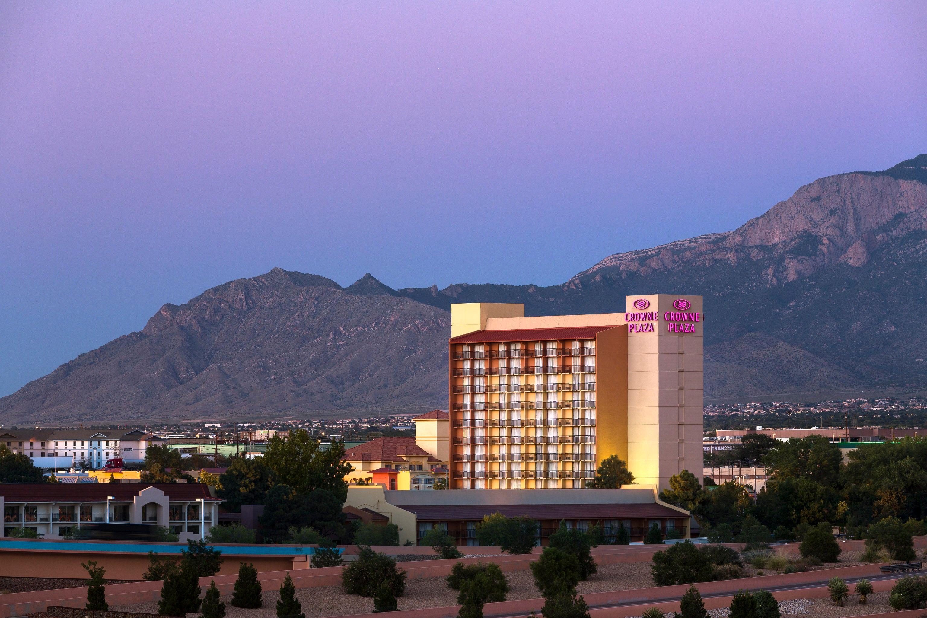 Отель Albuquerque Crowne Plaza By Ihg Экстерьер фото