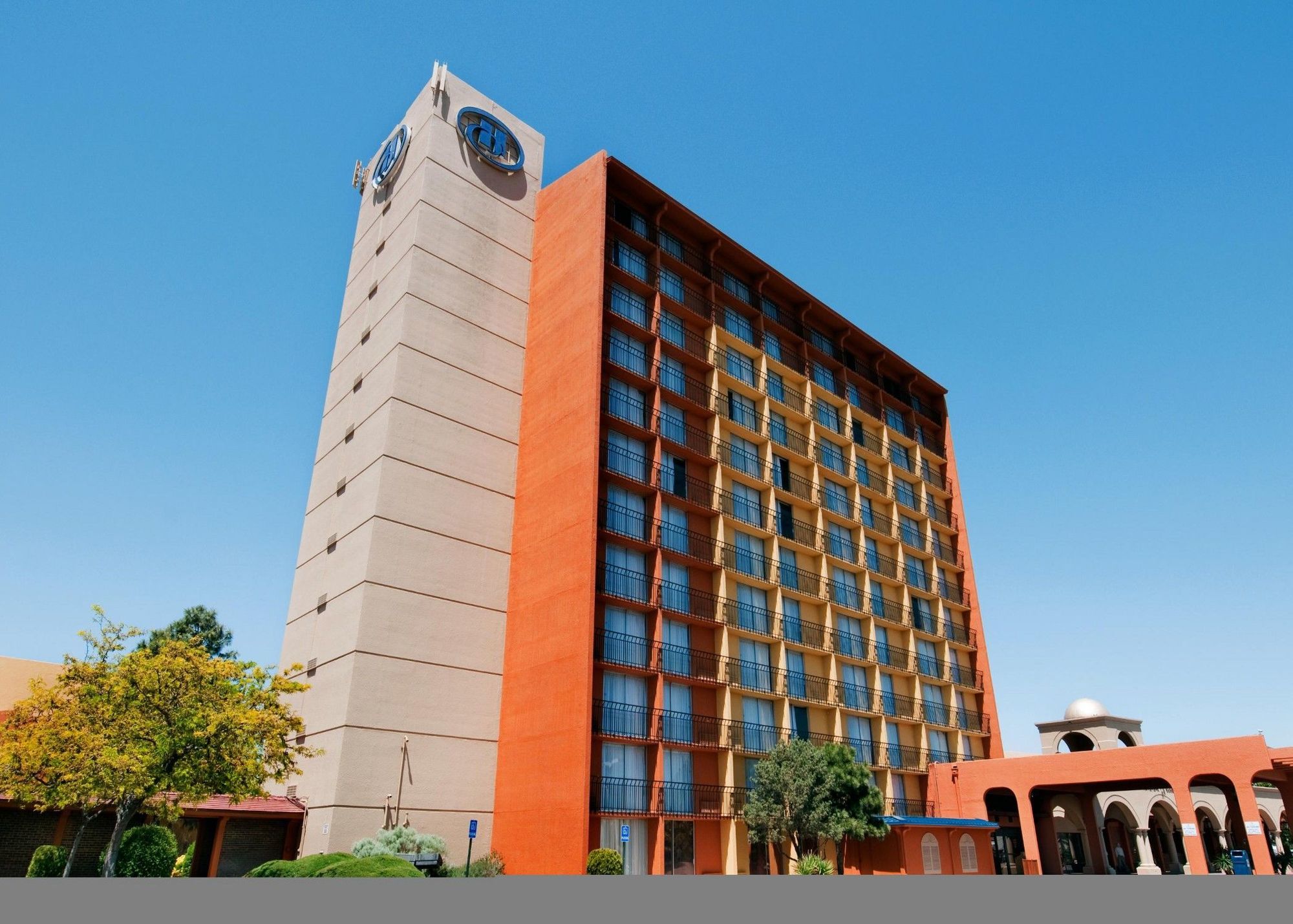 Отель Albuquerque Crowne Plaza By Ihg Экстерьер фото