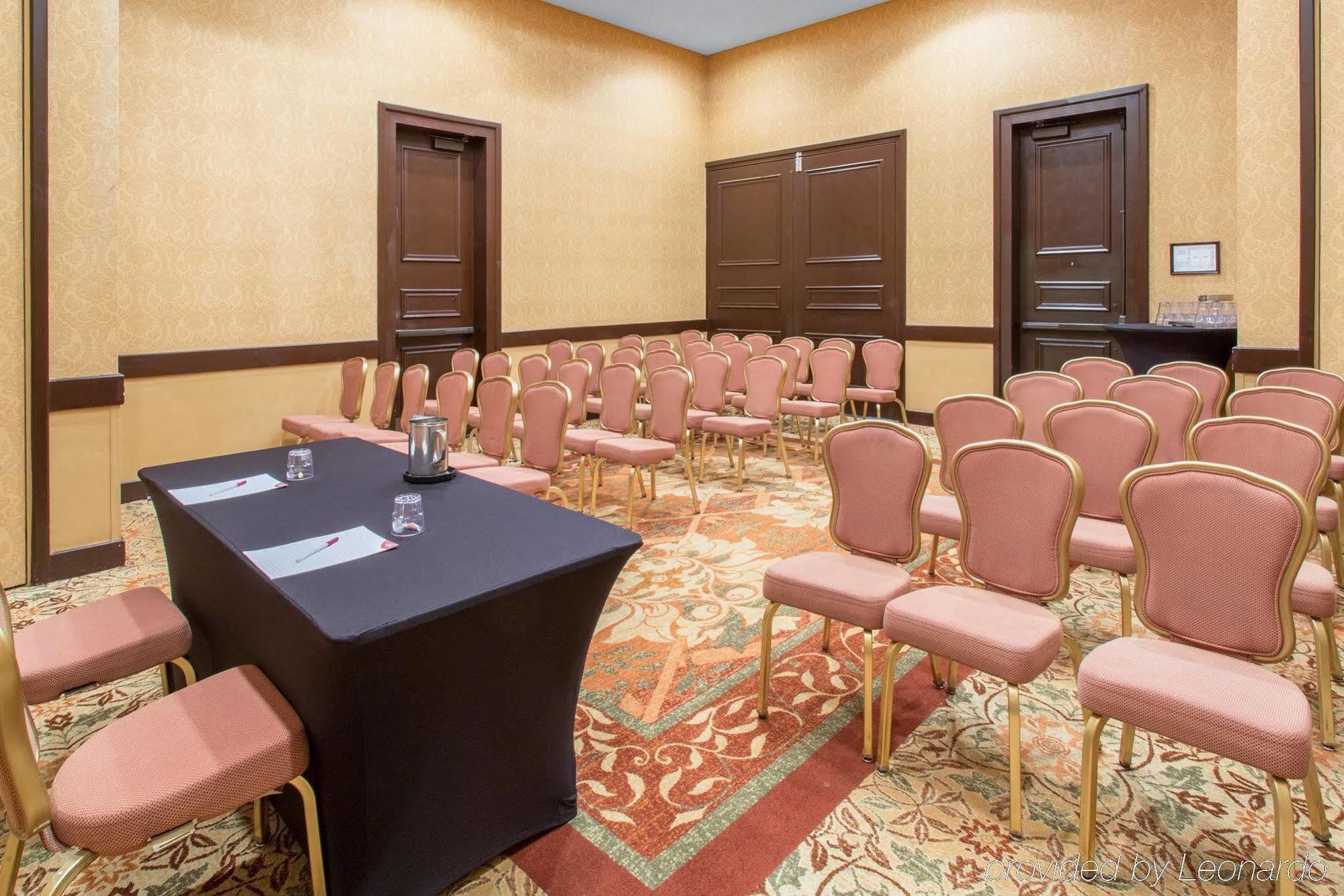 Отель Albuquerque Crowne Plaza By Ihg Экстерьер фото