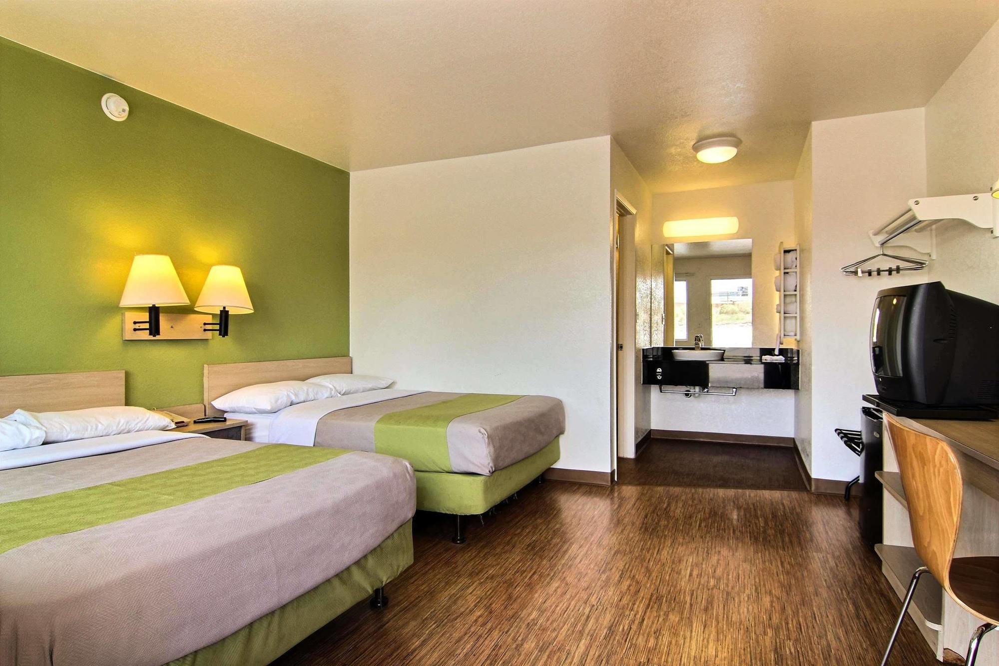 Отель Albuquerque Crowne Plaza By Ihg Экстерьер фото