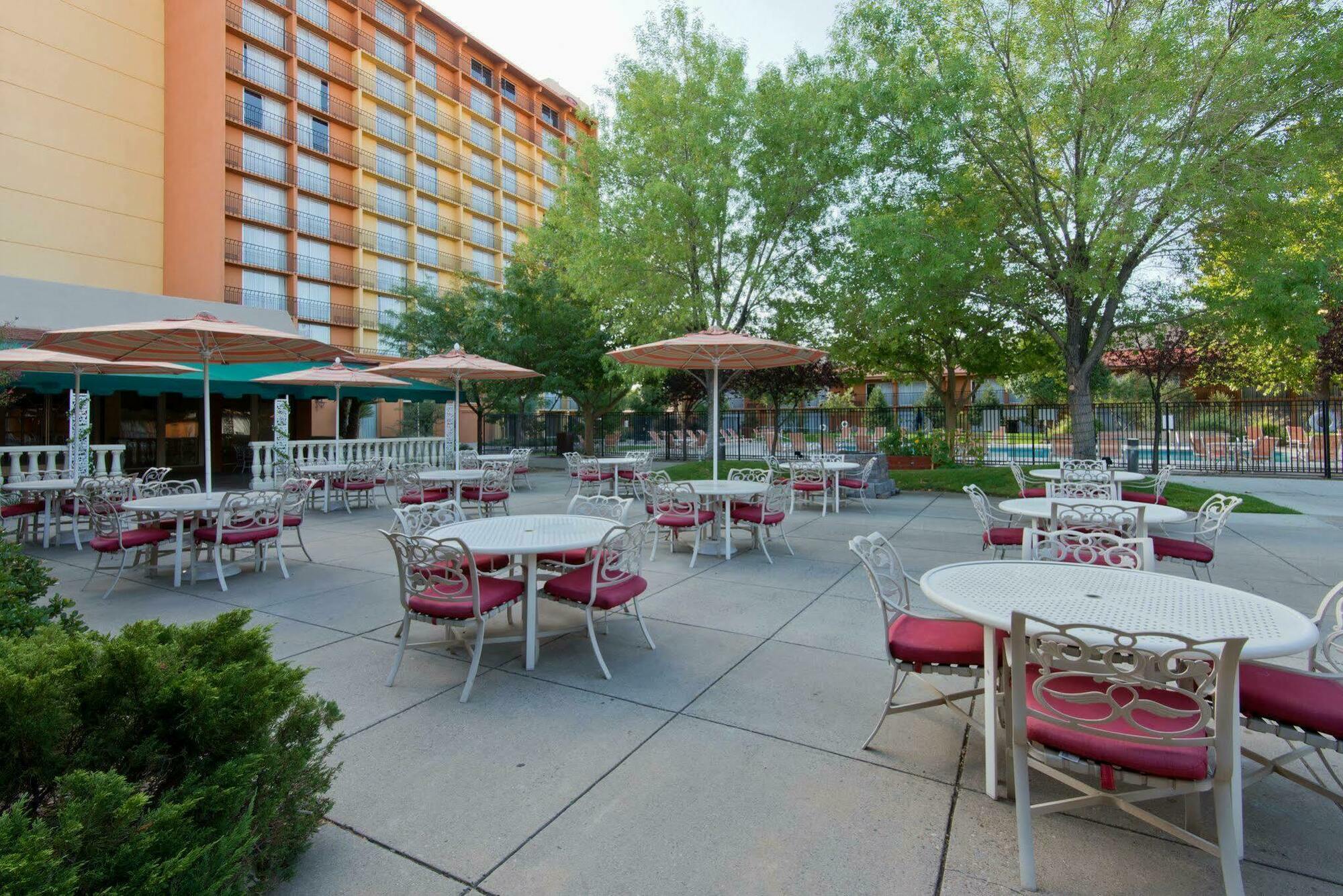 Отель Albuquerque Crowne Plaza By Ihg Экстерьер фото