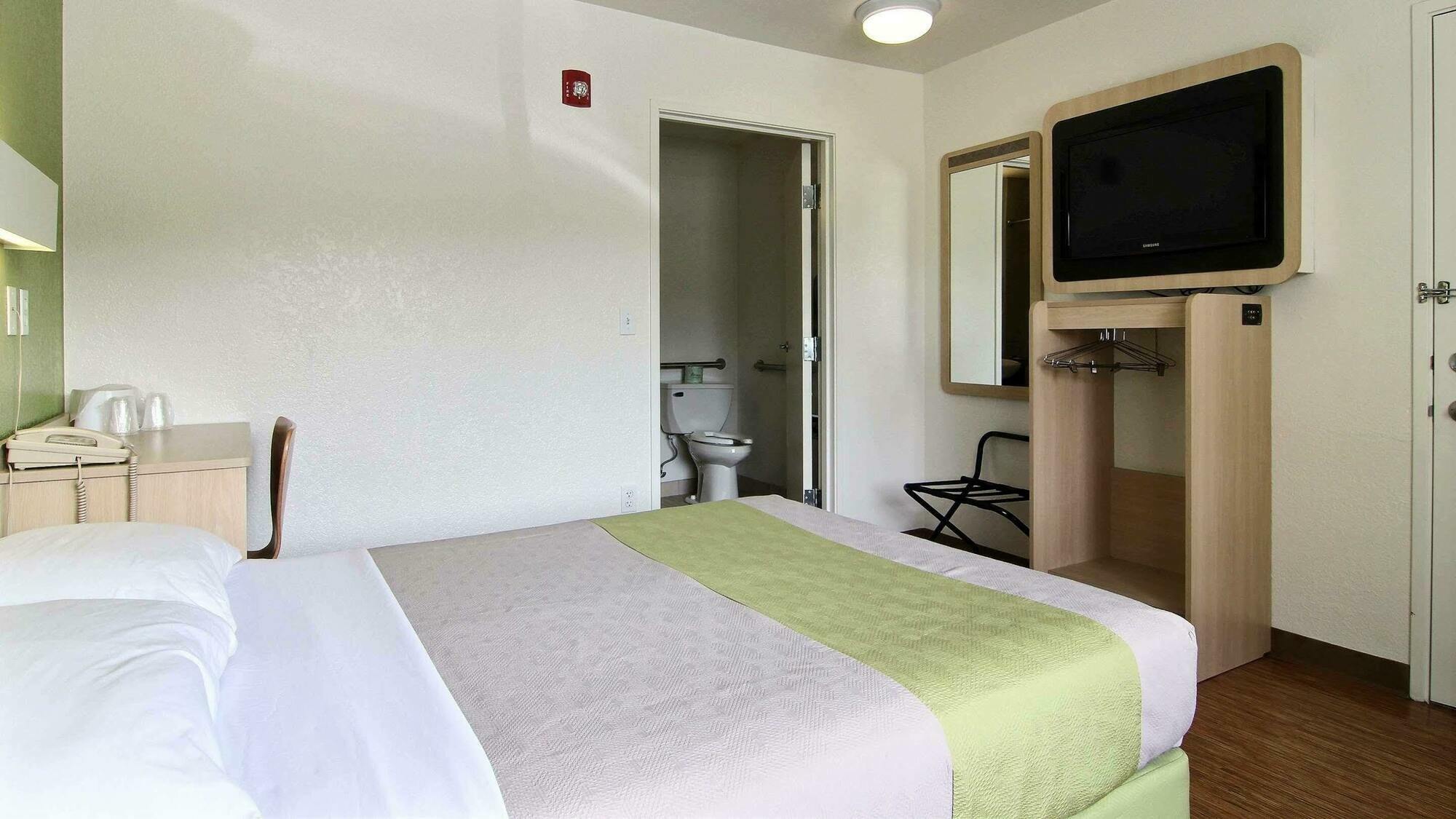 Отель Albuquerque Crowne Plaza By Ihg Экстерьер фото