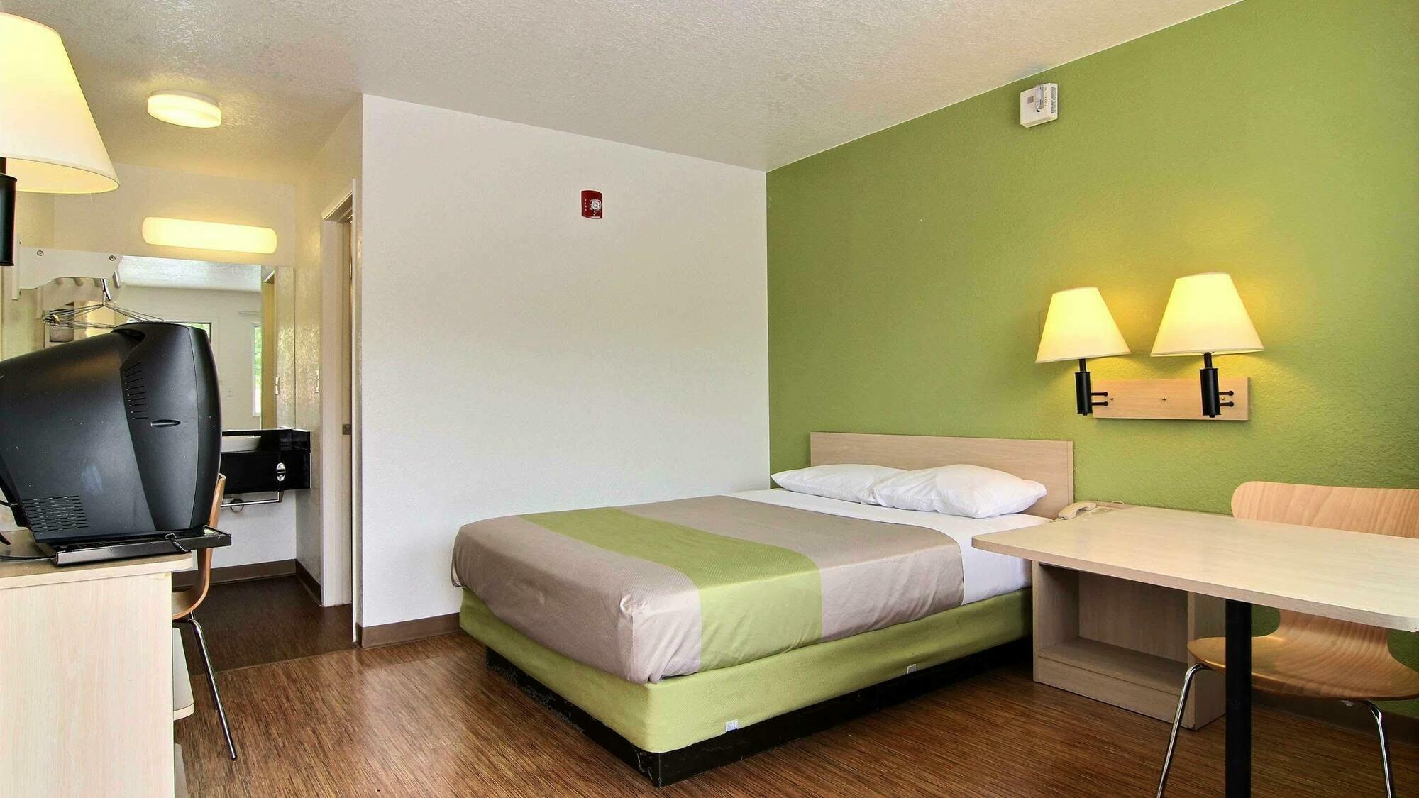 Отель Albuquerque Crowne Plaza By Ihg Экстерьер фото