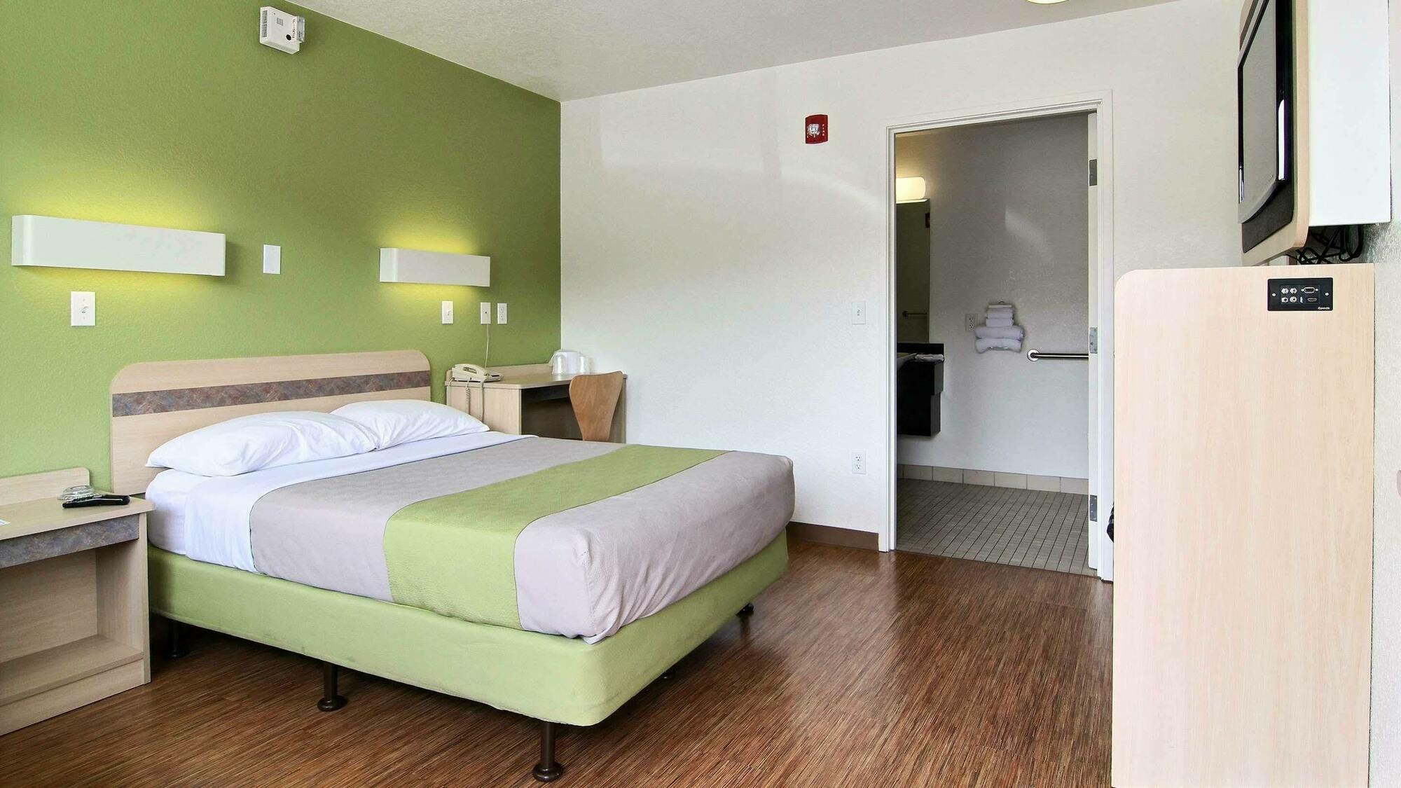 Отель Albuquerque Crowne Plaza By Ihg Экстерьер фото